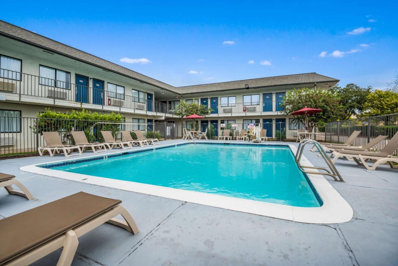 Motel 6-College Station, Tx - Bryan מראה חיצוני תמונה